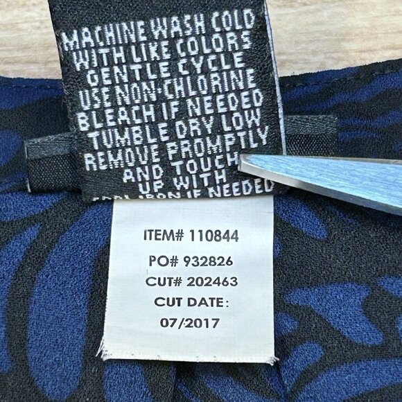 Torrid Top Womens 1X Roll Tab Sleeve Keyhole Neck Blue Black Asymmetrical Hem - Picture 5 of 10